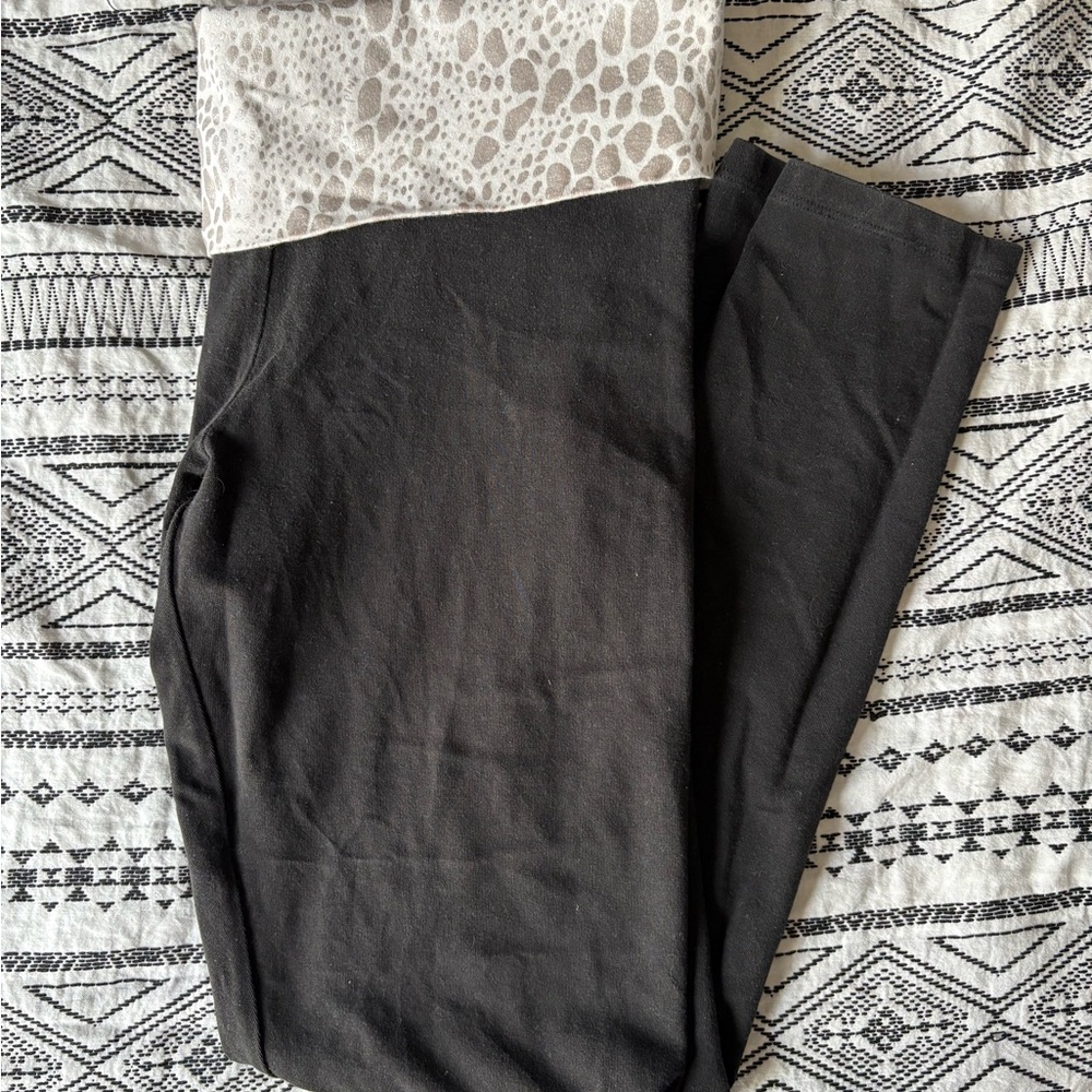PINK Victoria's Secret Black and Cream Leggings